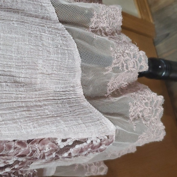 Feratelli dusty light pink lace asymmetric layered long sleeve top floral 3d - Picture 4 of 7